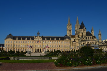 Fototapeta premium Hôtel de ville de Caen et l'Abbaye aux Hommes(calvados-Normandie) 