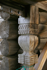 Obraz premium Holzstütze in Kirche auf Kishi, Russland