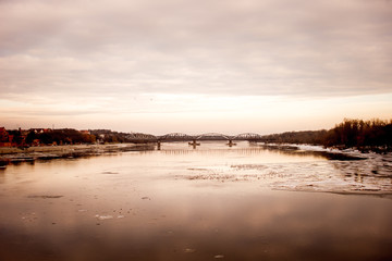 widok na most z rzeki Wisła - obrazy, fototapety, plakaty