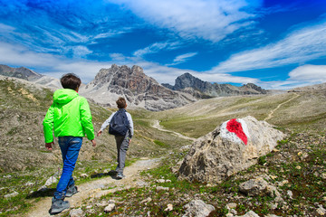Fototapeta premium Children during a trek in the mountains
