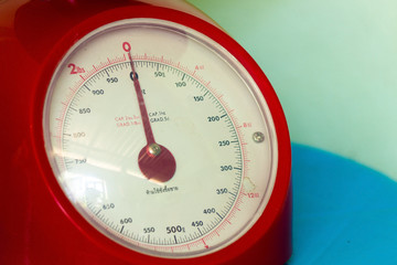 Naklejka premium Old red weight scale