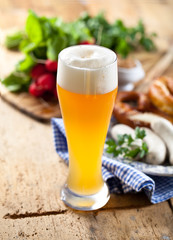 Oktoberfest weißwurste mit breze und bier