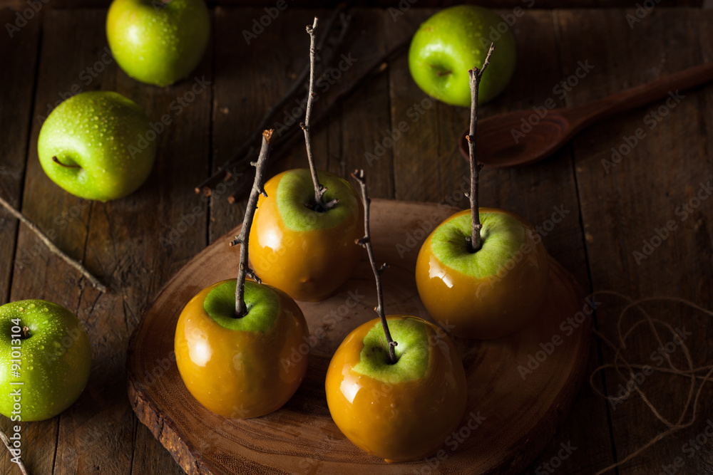 Wall mural homemade green caramel apples