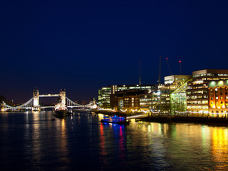 Fototapeta na wymiar Tower Bridge at night, London