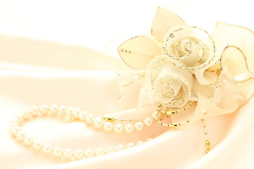 コサージュとネックレス