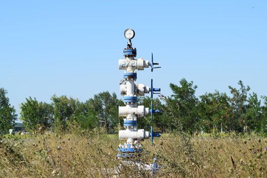 Well for maintenance of reservoir pressure