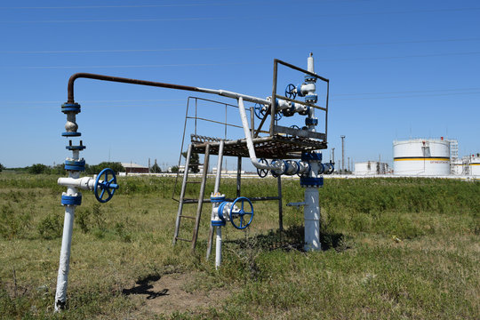 Well for maintenance of reservoir pressure