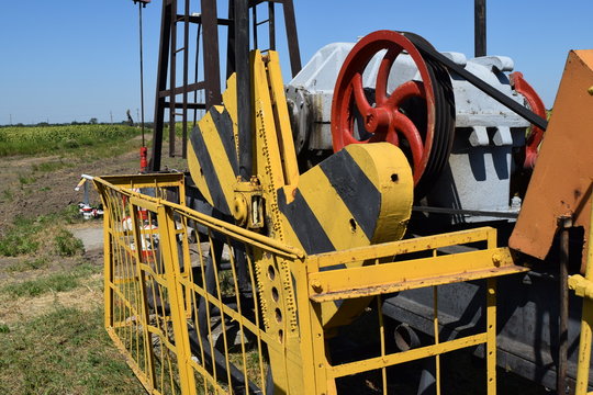 Electric drive and reducer  pumping unit of an oil well.