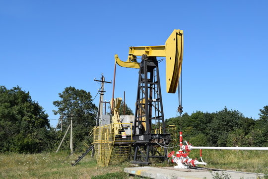 Pumping unit as the oil pump installed on a well