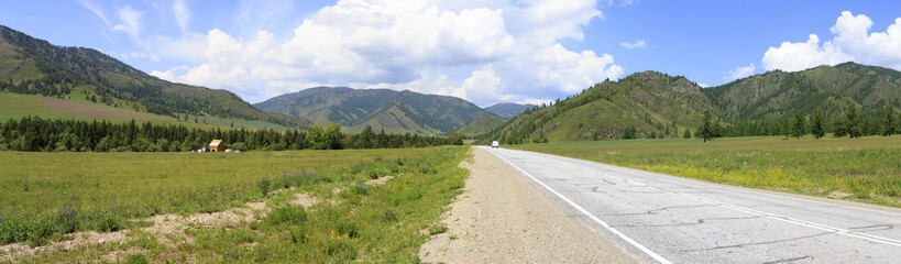 Fototapeta na wymiar Beautiful panorama of Chuysky Trakt in Altai Mountains.