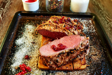 Cook the meat cooked in the oven