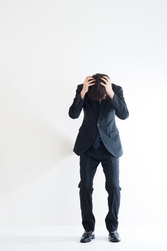 失敗したビジネスマン 立ちポーズ