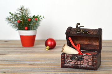 Treasure chest with Christmas letter 