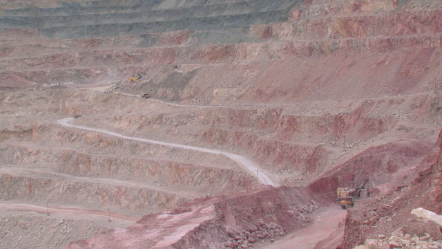heavy mining machinery 