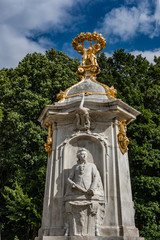 Fototapeta na wymiar Mozart Denkmal Berlin Tiergarten
