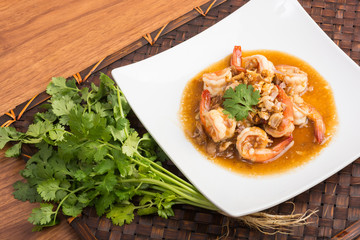 fried garlic shrimp pepper