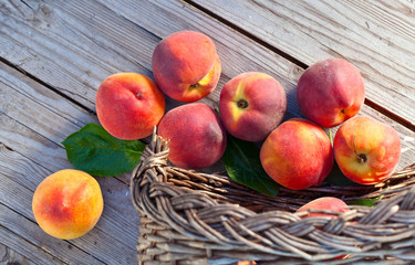  juicy peaches