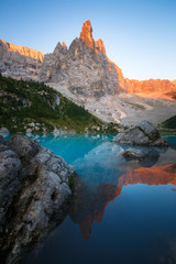 Fototapeta na wymiar Lac de Sorapis, Dolomites, Italie