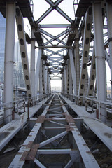 металический мост