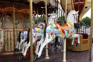 Fototapeta na wymiar French carousel in Paris