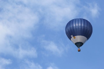 Fototapeta premium Heissluftballon am Himmel