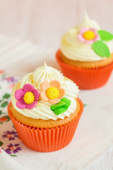 Easter cupcakes decorated with flowers