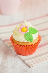 Easter cupcakes decorated with flowers