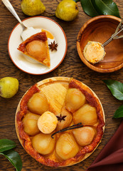 Pear tart Tatin with caramel.