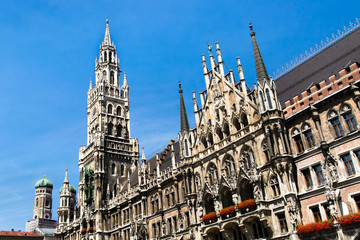 Fototapeta na wymiar Rathaus mit Balkon in München