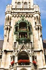 Rathausturm mit Glockenspiel in Münchner