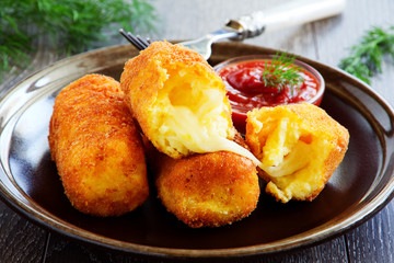 Potato croquettes with mozzarella.