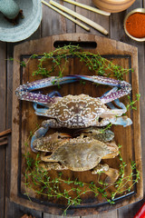 raw crabs with spices for cooking preparation