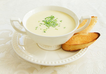 Vishisuaz soup with leeks and cream.