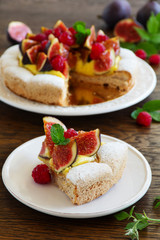 Almond meringue cake with figs and raspberries.