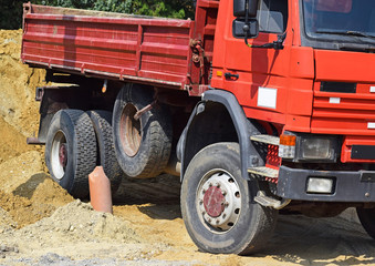 Obraz premium Ciężarówka przy budowie dróg