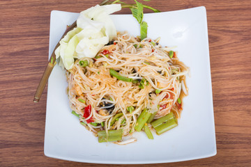 green papaya spicy salad Thai style