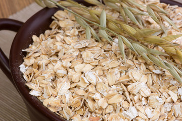 rolled oats and oat stalks