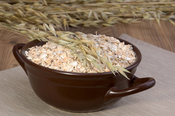 rolled oats and oat stalks