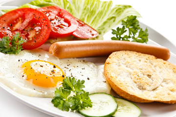 Fototapeta na wymiar Breakfast - fried egg and sausage