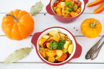 Gebackener Hokkaido Kürbis mit Kartoffeln 