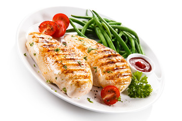 Grilled chicken fillets and vegetables