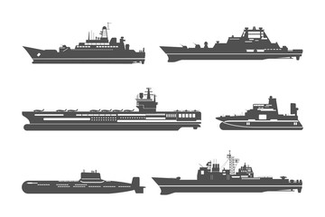 Silhouettes of naval ships © K3Star