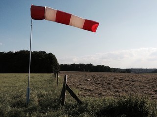 Windsack auf Segelwiese