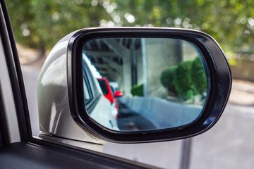  mirror of the car