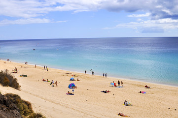 Fototapeta na wymiar The Atlantic Ocean and beautiful beach of Fuerteventura