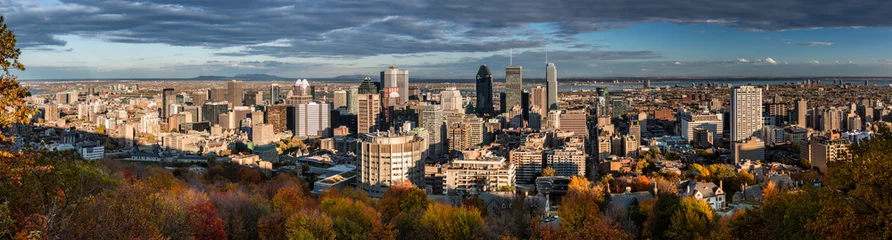 Fototapete Rund Montreal panorama as viewed from the Mount Royal on a late afternoon. © mandritoiu