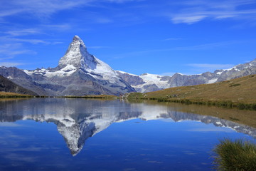 Naklejka na ściany i meble Matterhorn and beautiful lake in Switzerland