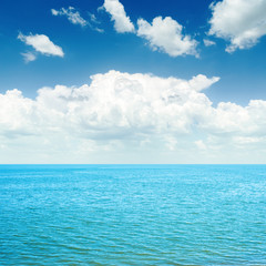 Fototapeta premium blue sea and white clouds in sky