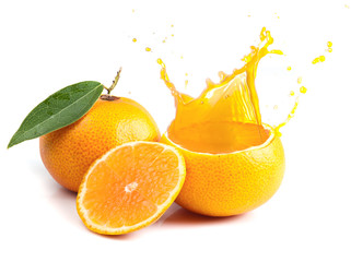 Obraz na płótnie Canvas Orange juice splashing isolated on white