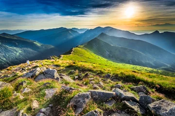 Papier Peint photo Tatras Magnifique coucher de soleil dans les montagnes en été